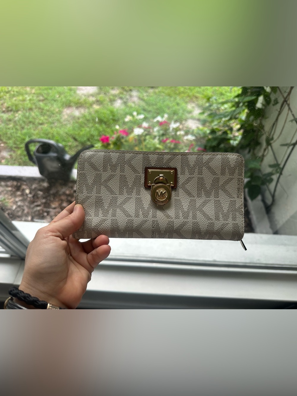 Michael Kors Hamilton Zip Around Wallet